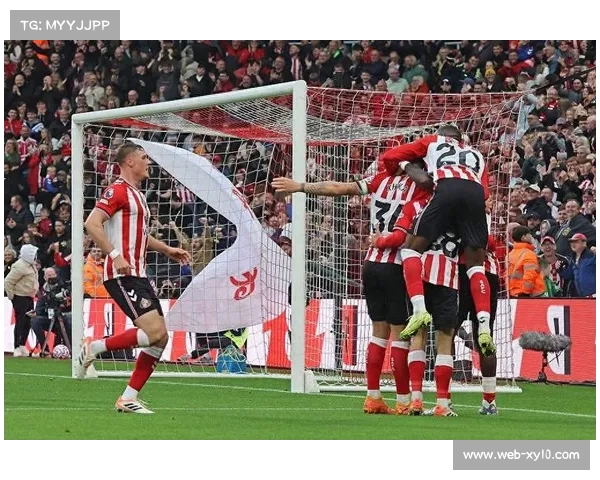 桑德兰门将拉门斯屡献神扑，阻挡阿森纳攻势